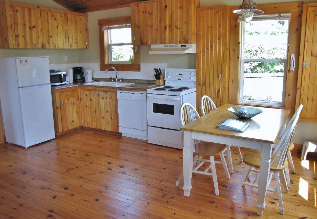 Larinda'S Landing Oceanfront Cottages Halifax Extérieur photo